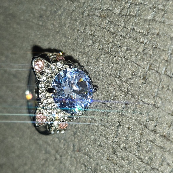 Cat Ring Size 8 Gemstone Rhinestone NEW - Picture 1 of 12